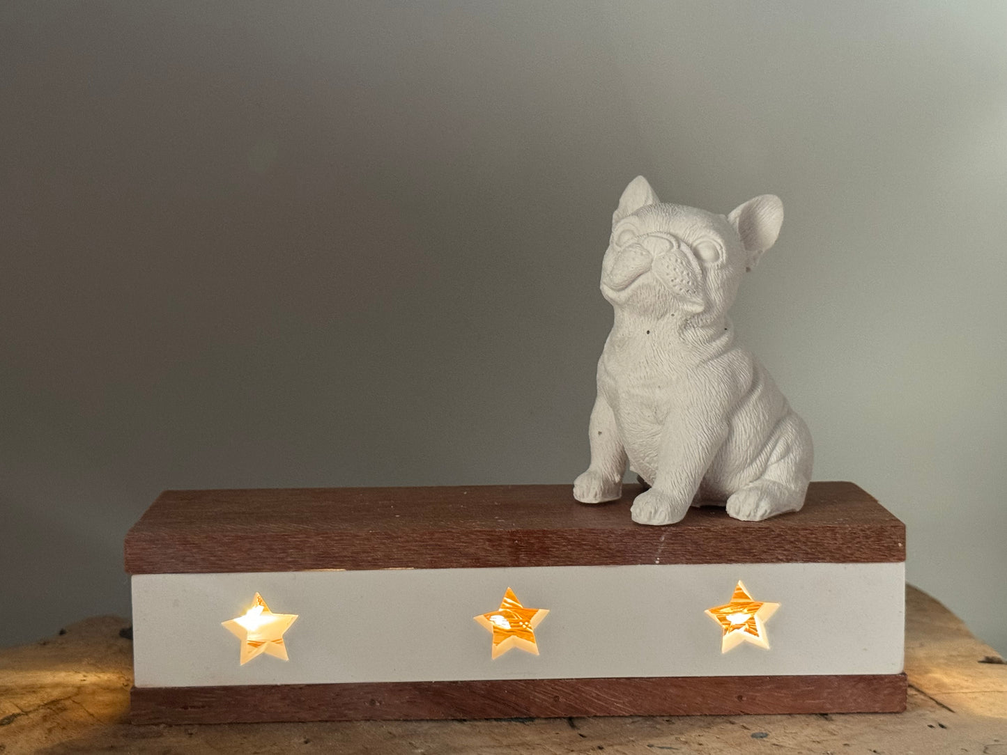 Französische Bulldogge Figur auf Podest Holz #2
