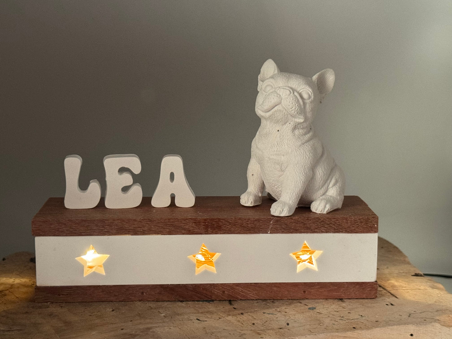 Französische Bulldogge Figur auf Podest Holz #2