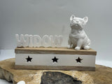 Französische Bulldogge Figur auf Podest Holz