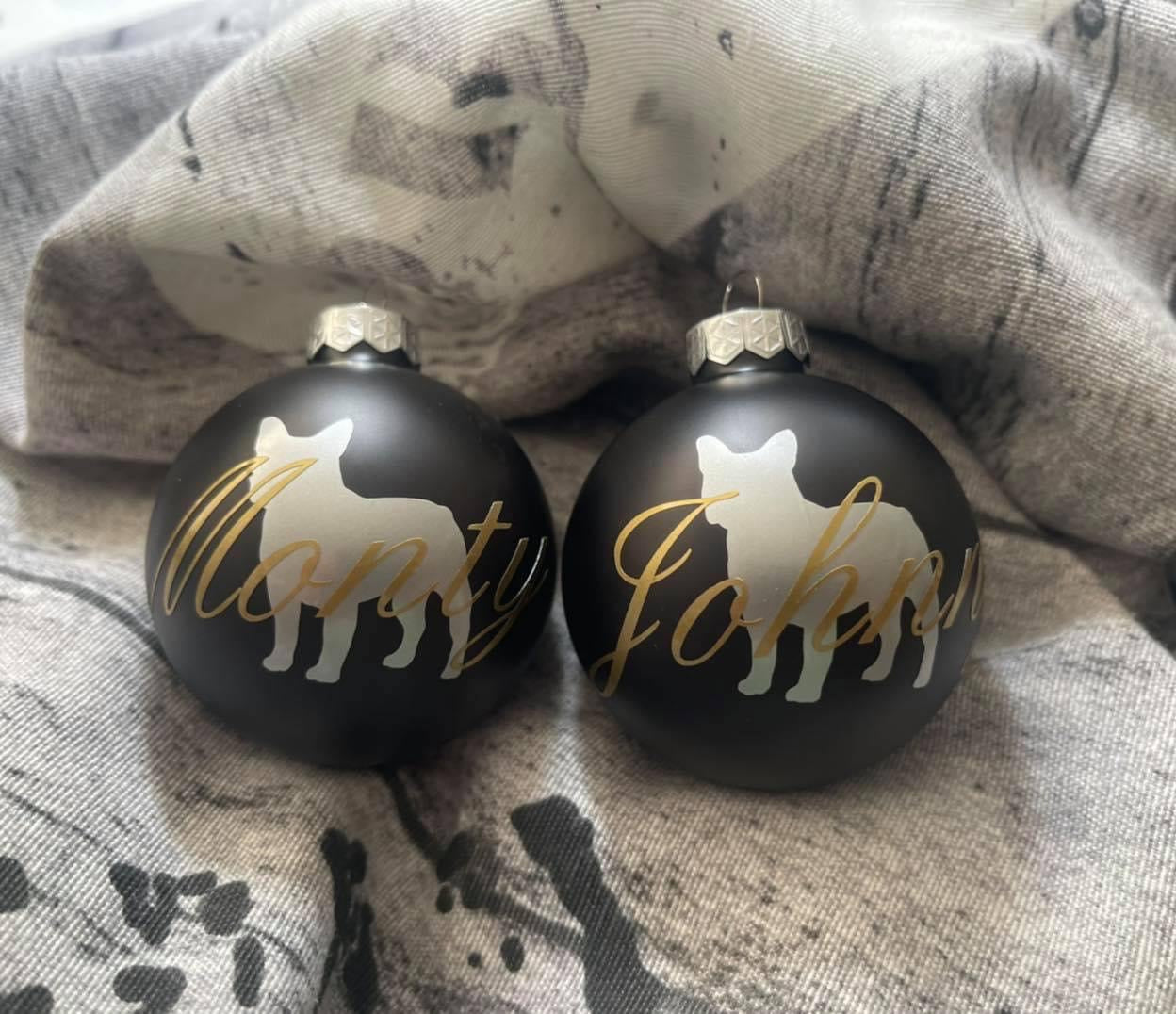 Weihnachtskugeln mit Wunschrasse und Namen aus Glas