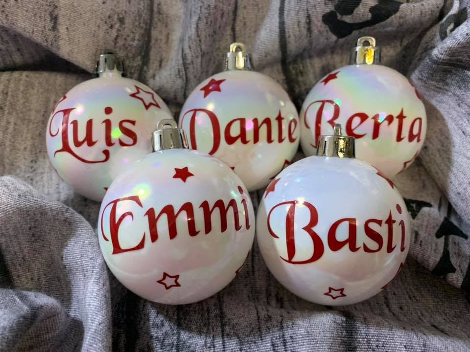 Weihnachtskugeln aus Kunststoff (zwei Namen)