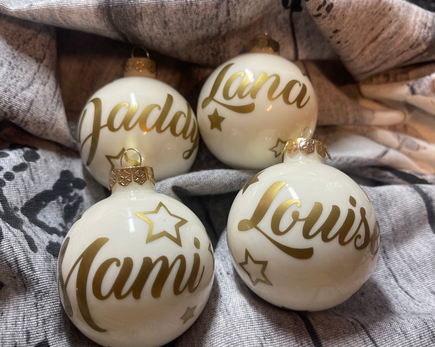 Weihnachtskugeln aus Glas (ein Name)