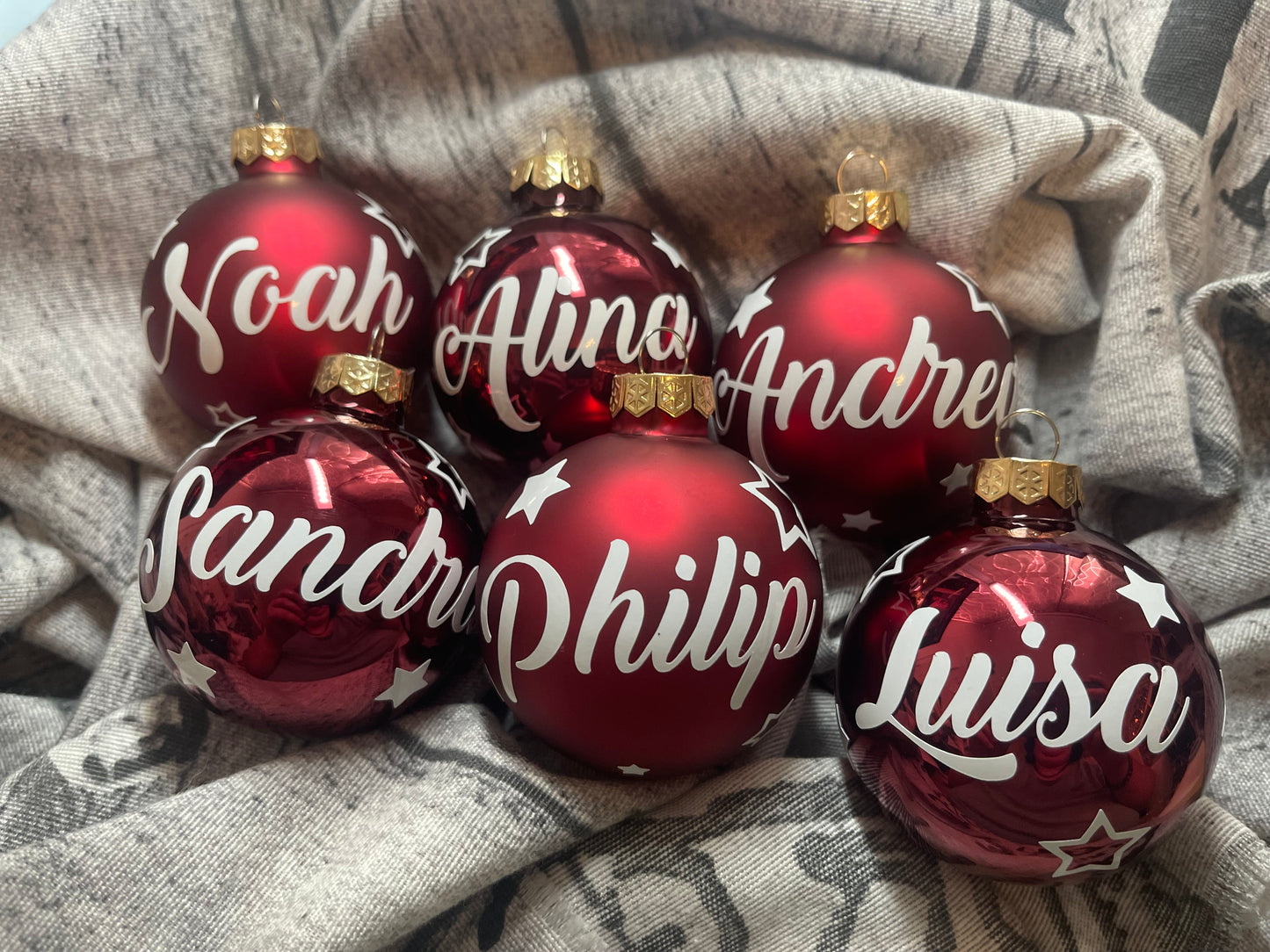 Weihnachtskugeln aus Glas (ein Name)