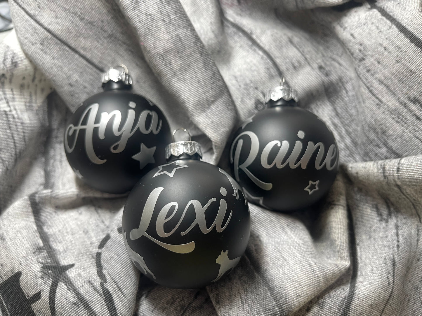 Weihnachtskugeln aus Glas (ein Name)